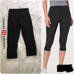 Black Lulu Lemon Wunder Under Hi-Rise 1/2 legging